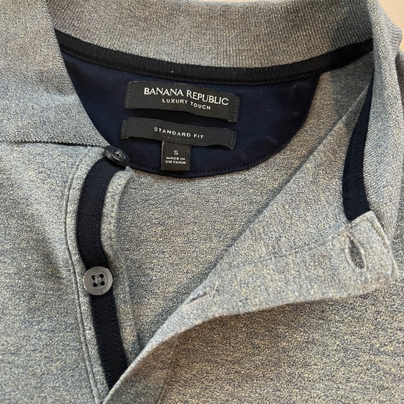 Banana Republic Polo. Size small. Grey. Quality shirt. Worn only once. - Picture 2 of 3